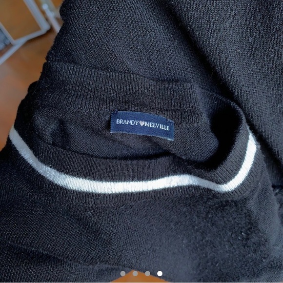 Brandy Melville black tee - Picture 4 of 4